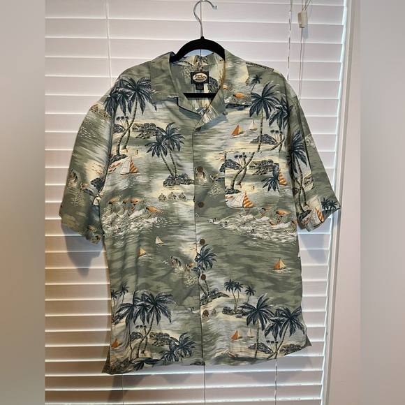 Tommy Bahama Other - Tommy Bahama 100% Rayon Button Up - M